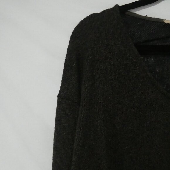 JOLIE USA | 24 pit to pit measured | Lightweight Olive Green V-Neck Sweater - Picture 3 of 14